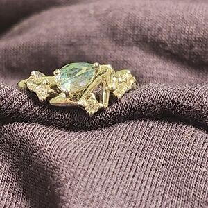 Vintage-Inspired Gold Ring with Green Gemstone and Floral Motifs